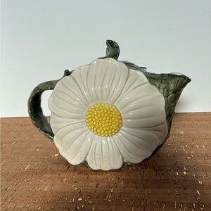 Floral Vintage Ceramic Teapot Spring Daisy Design